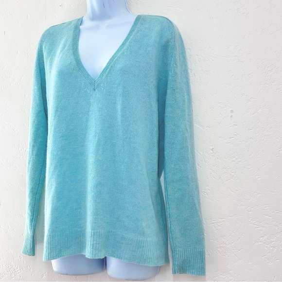 Theory Women’s Adriana 100% Cashmere V-Neck Sweater Size PT Aqua lightweight - Picture 6 of 12